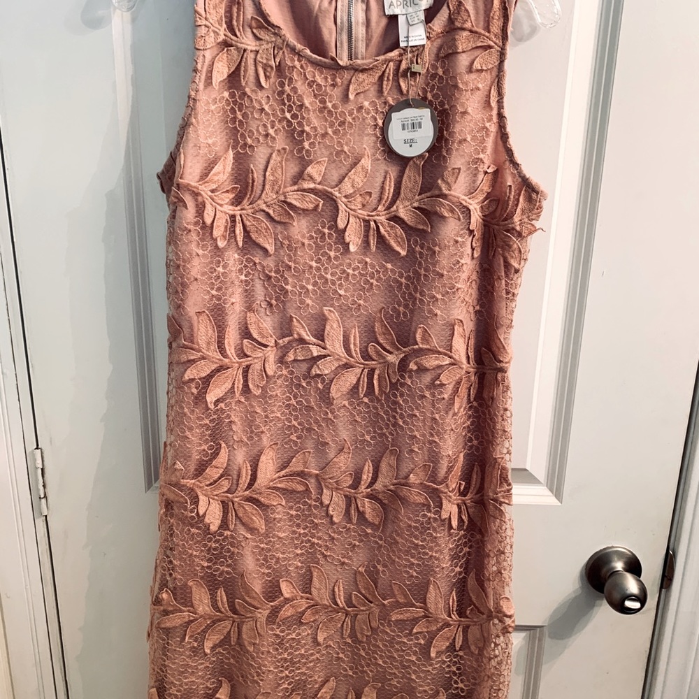Sleeveless 2 layered dress size medium, perfect for summer wedding.